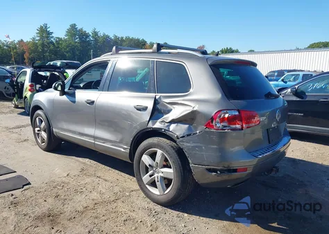 2011 Volkswagen Touareg Vr6 Lux z USA, uszkodzony, nr VIN WVGFF9BP8BD003162